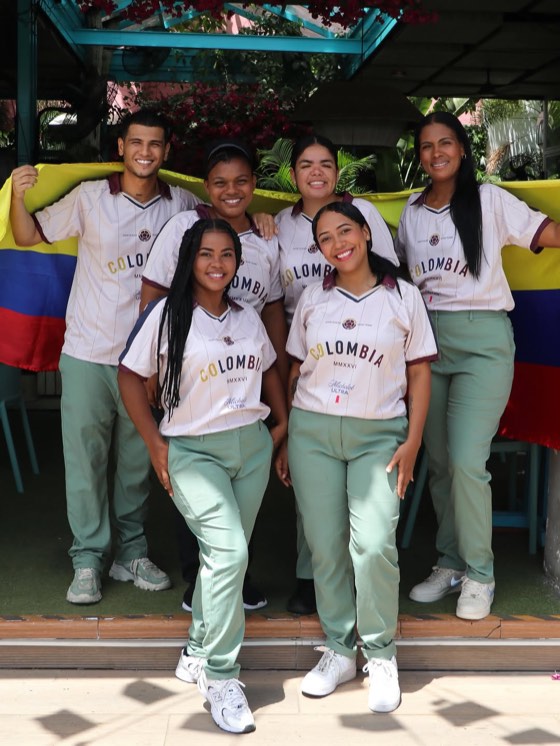 El equipo de Vida con la camiseta de Colombia